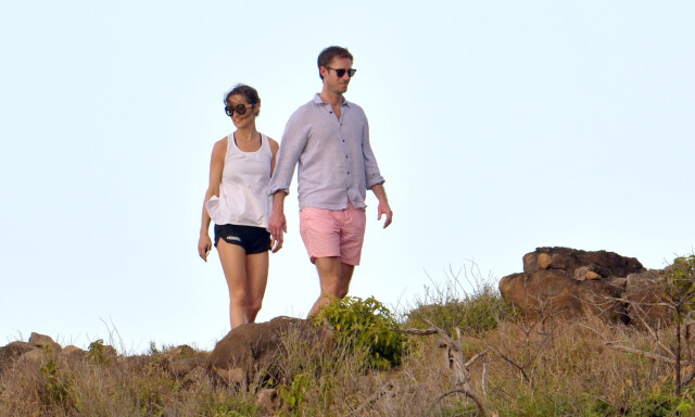 ROMANTISK GÅTUR: Pippa Middleton og James Matthews tok seg tid til å pleie kjærligheten under ferien. Foto: NTB Scanpix ROMANTISK GÅTUR: Pippa Middleton og James Matthews tok seg tid til å pleie kjærligheten under ferien. Foto: NTB Scanpix
